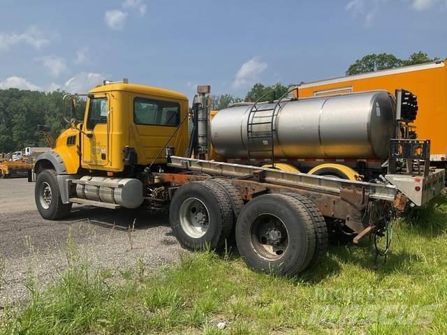 Mack 700 Sniega naži un tīrītāji