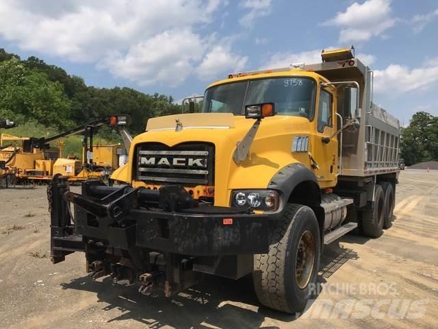 Mack 700 Sniega naži un tīrītāji