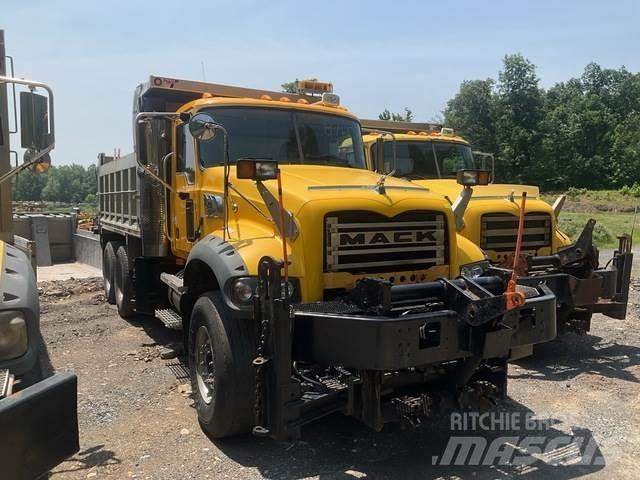 Mack 700 Sniega naži un tīrītāji