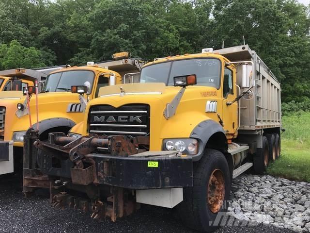 Mack 700 Sniega naži un tīrītāji