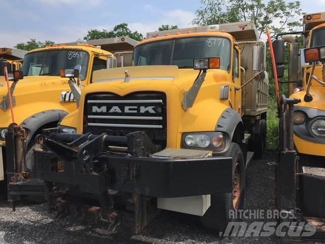 Mack 700 Sniega naži un tīrītāji