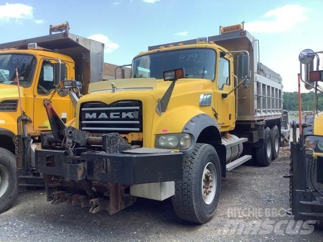 Mack 700 Sniega naži un tīrītāji
