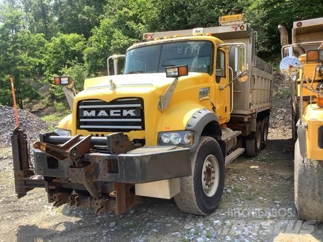 Mack 700 Sniega naži un tīrītāji