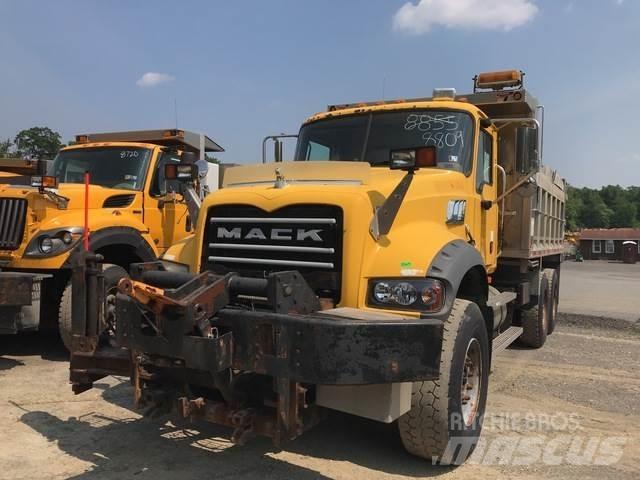 Mack 700 Sniega naži un tīrītāji