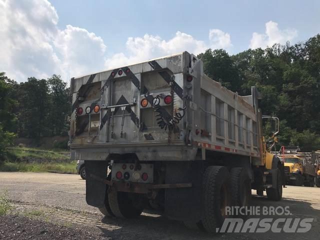 Mack 700 Sniega naži un tīrītāji