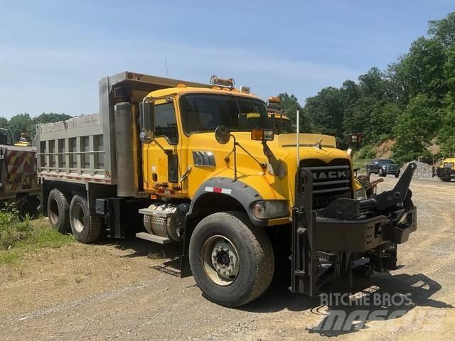 Mack 700 Sniega naži un tīrītāji