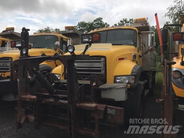 Mack 700 Sniega naži un tīrītāji