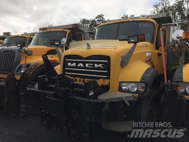 Mack 700 Sniega naži un tīrītāji