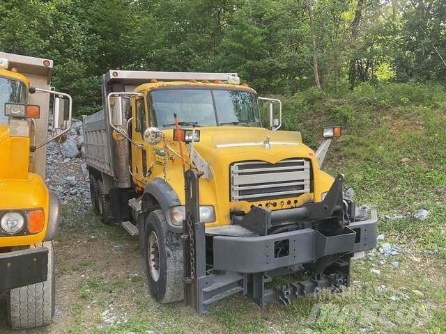 Mack 700 Sniega naži un tīrītāji