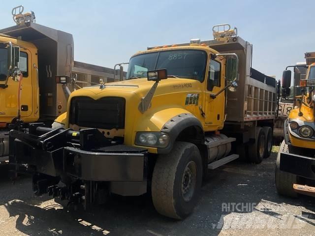 Mack 700 Sniega naži un tīrītāji