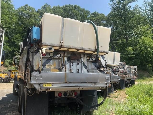 Mack 700 Sniega naži un tīrītāji