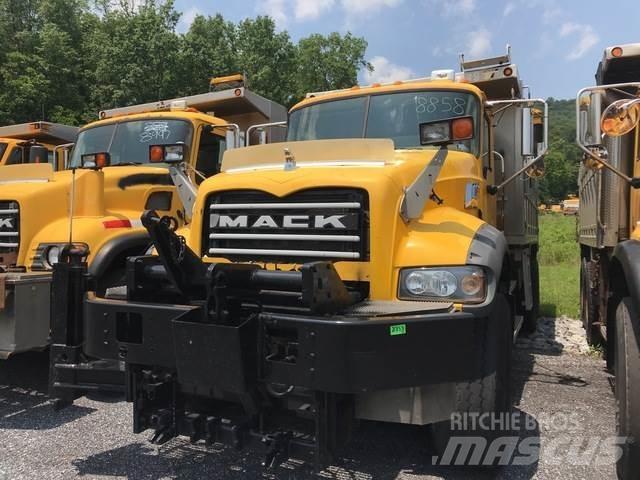 Mack 700 Sniega naži un tīrītāji