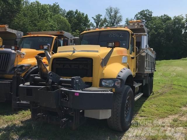 Mack 700 Sniega naži un tīrītāji