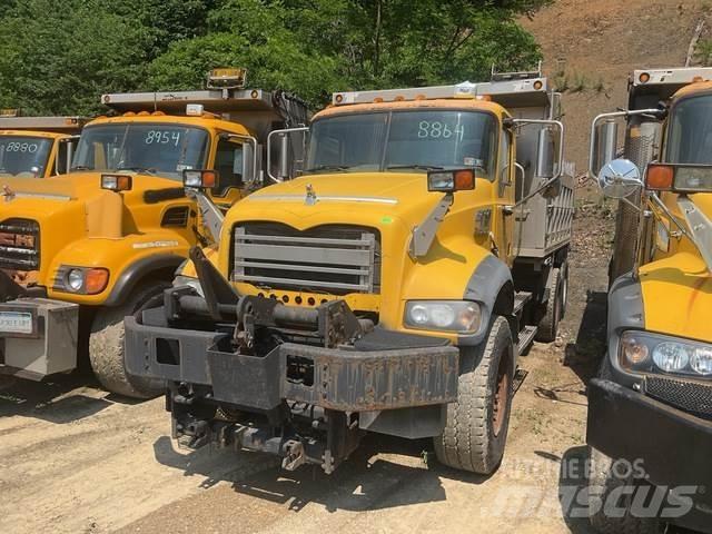 Mack 700 Sniega naži un tīrītāji
