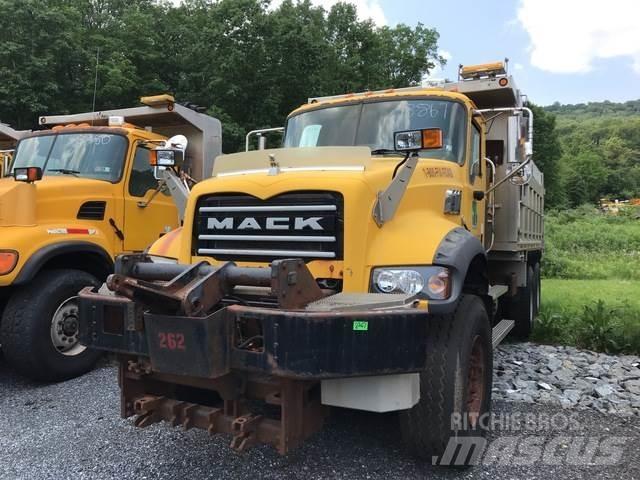 Mack 700 Sniega naži un tīrītāji