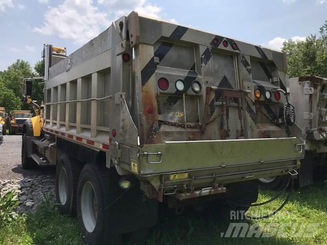 Mack 700 Sniega naži un tīrītāji