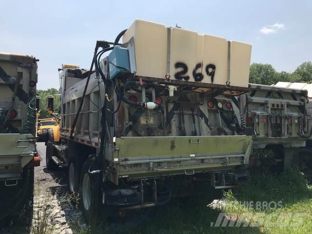 Mack 700 Sniega naži un tīrītāji