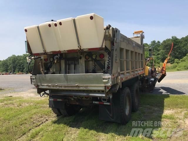 Mack 700 Sniega naži un tīrītāji