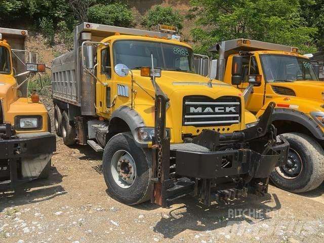 Mack 700 Sniega naži un tīrītāji