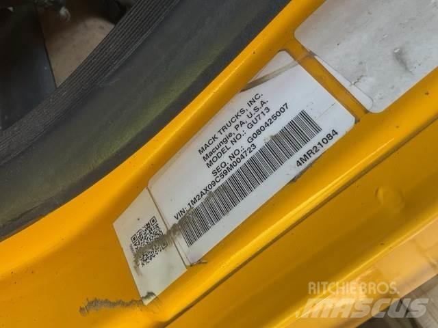 Mack 700 Sniega naži un tīrītāji