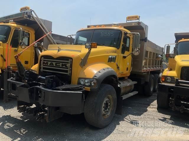 Mack 700 Sniega naži un tīrītāji