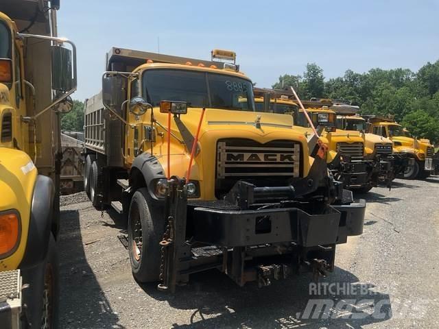Mack 700 Sniega naži un tīrītāji