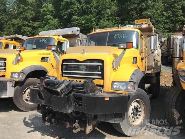 Mack 700 Sniega naži un tīrītāji