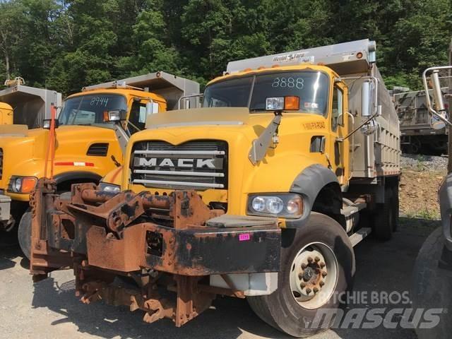 Mack 700 Sniega naži un tīrītāji
