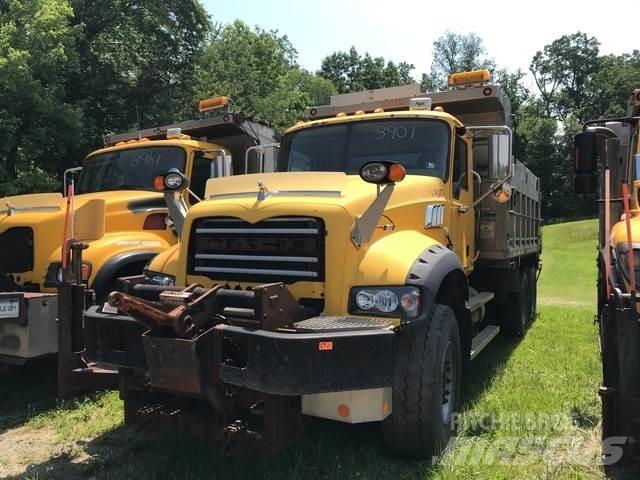 Mack 700 Sniega naži un tīrītāji