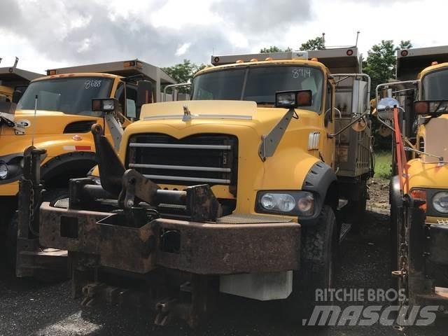 Mack 700 Sniega naži un tīrītāji