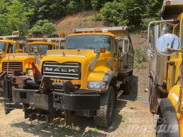 Mack 700 Sniega naži un tīrītāji