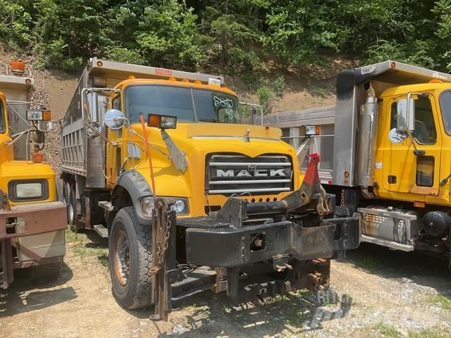 Mack 700 Sniega naži un tīrītāji
