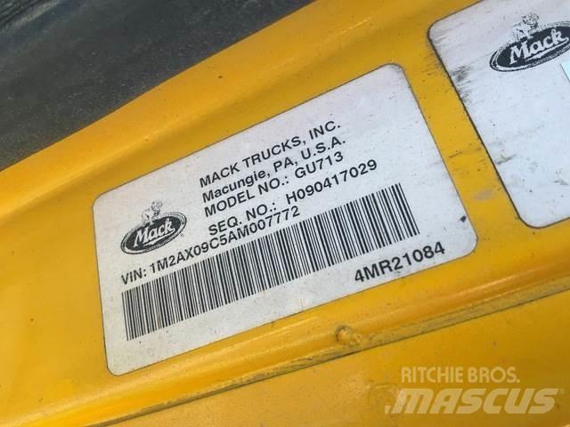 Mack 700 Sniega naži un tīrītāji