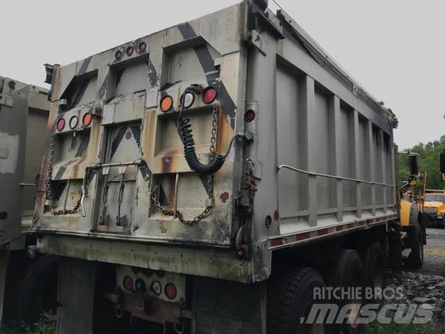 Mack 700 Sniega naži un tīrītāji