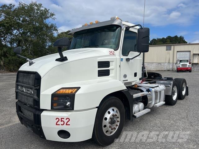 Mack AN64T Vilcēji