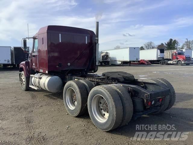 Mack CHU613 Vilcēji