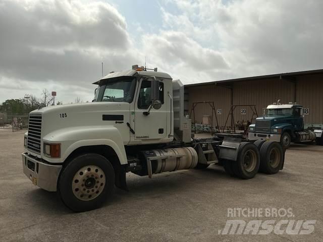 Mack CHU613 Vilcēji