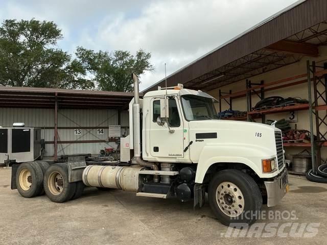 Mack CHU613 Vilcēji