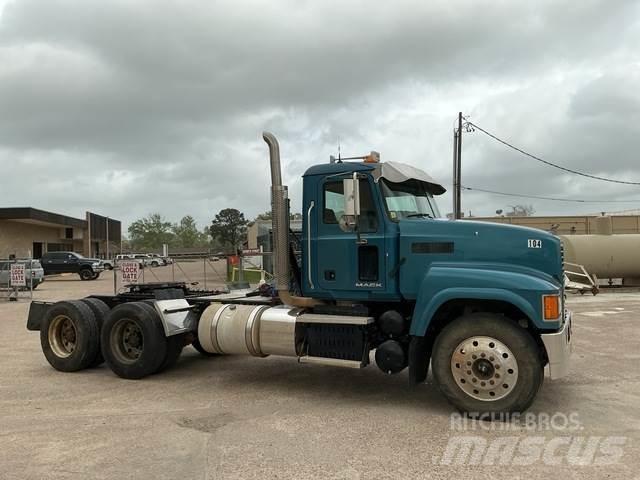 Mack CHU613 Vilcēji