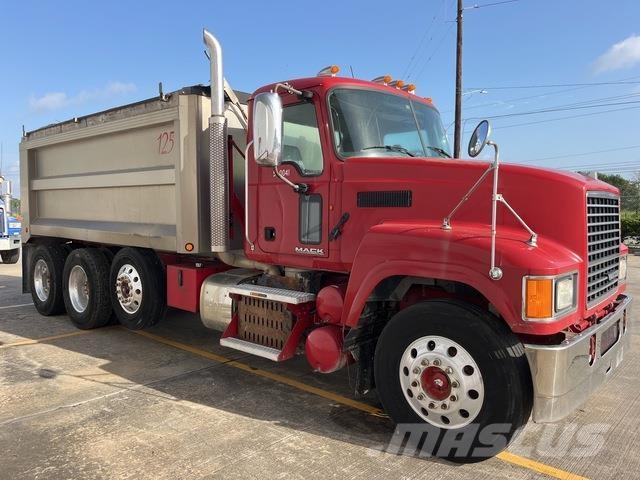 Mack CHU613 Pašizgāzējs