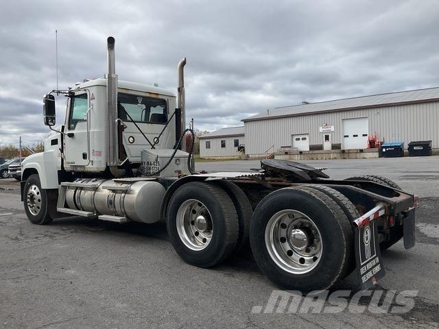 Mack CHU613 Vilcēji