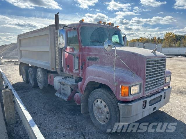 Mack CHU613 Pašizgāzējs