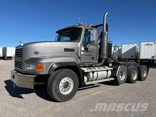 Mack CL713 Vilcēji