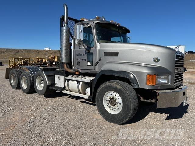 Mack CL713 Vilcēji
