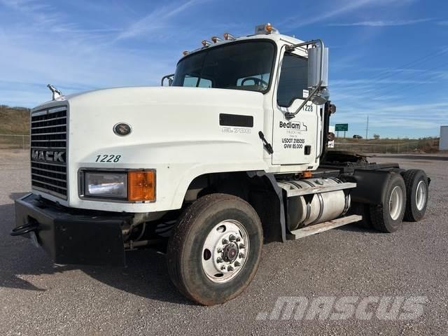 Mack CL733 Vilcēji