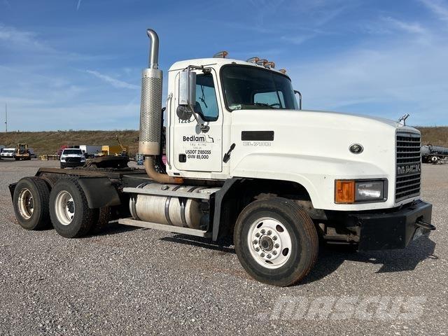 Mack CL733 Vilcēji