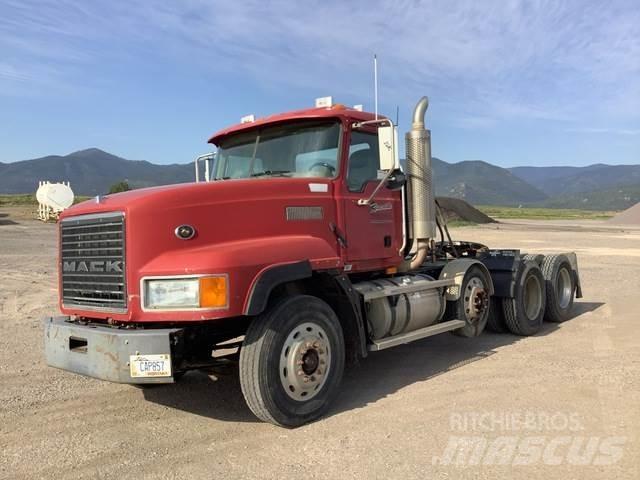 Mack CL733 Vilcēji