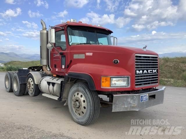Mack CL733 Vilcēji