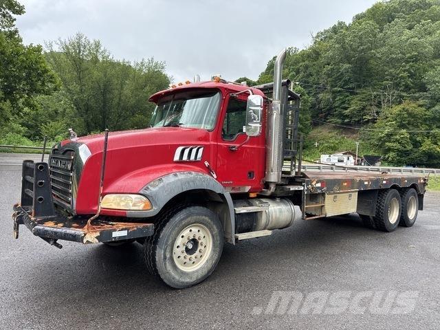 Mack CT713 Evakuators ar manipulatoru