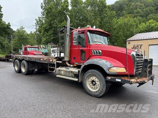 Mack CT713 Evakuators ar manipulatoru